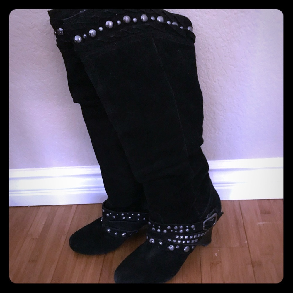 Leather black cowboy boots